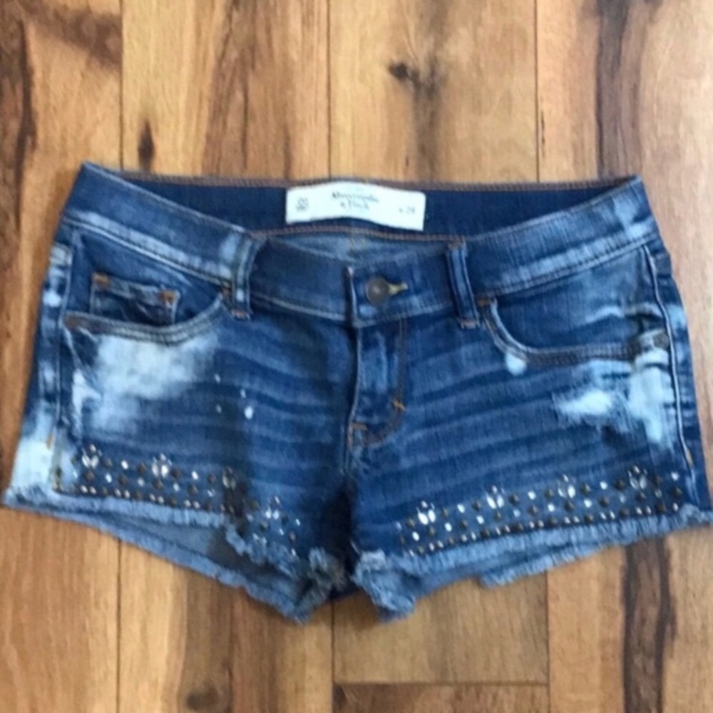 Abercrombie & Fitch embellish, destroy denim short